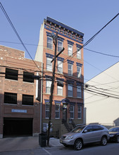 322 Grand St in Hoboken, NJ - Building Photo - Building Photo