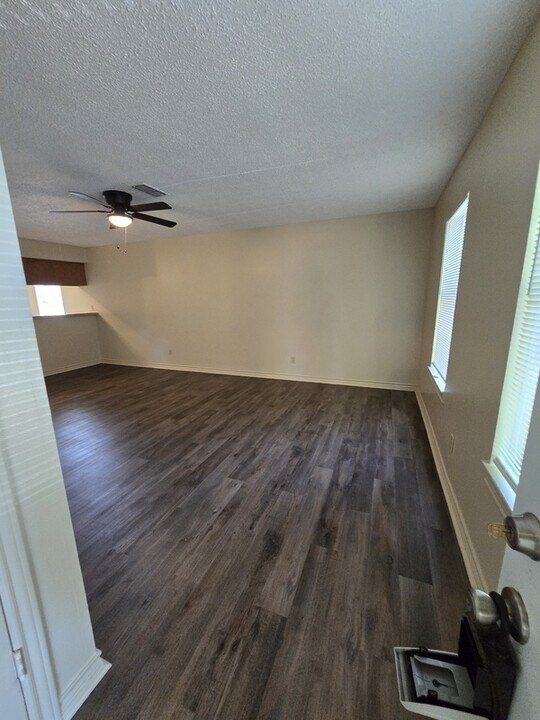 6841 Brown St in Tyler, TX - Building Photo