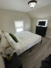 105 Maple Ct, Unit upper in Buchanan, MI - Building Photo - Building Photo