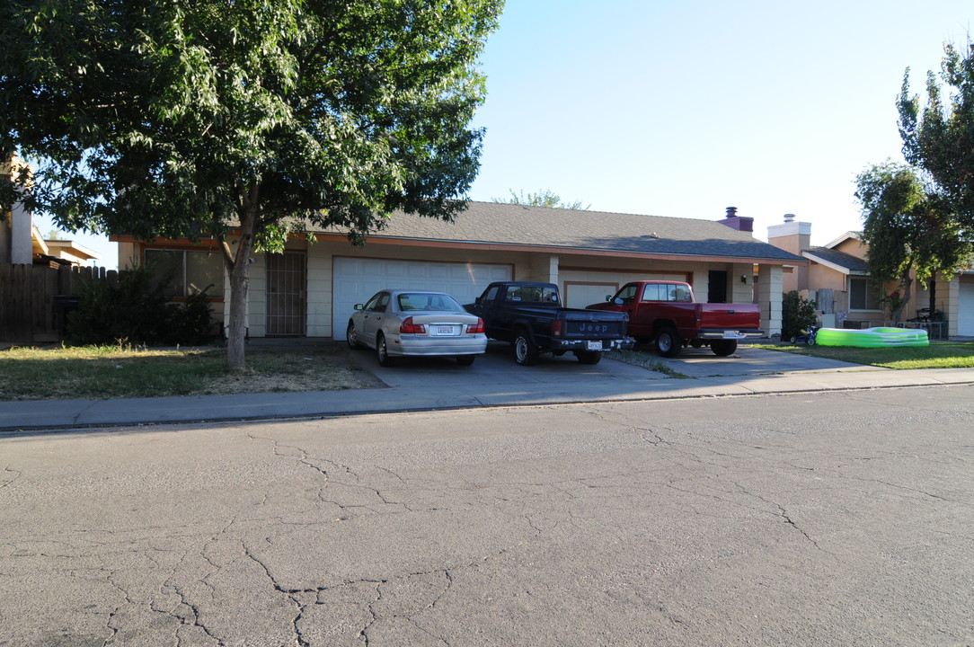 1828-30 1900 1902 Conifer Dr in Modesto, CA - Building Photo