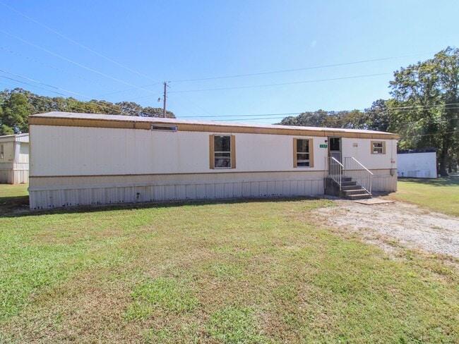 166 Cameron Cir in Muscle Shoals, AL - Building Photo - Building Photo