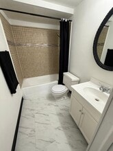 4425 Blackhawk Ln, Unit 101 in Lisle, IL - Building Photo - Building Photo