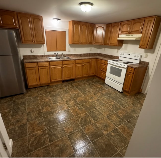 93 Prospect Ave in Killingly, CT - Building Photo - Building Photo