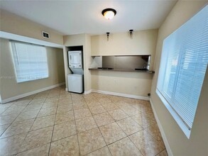 950 Bay Dr in Miami Beach, FL - Building Photo - Building Photo