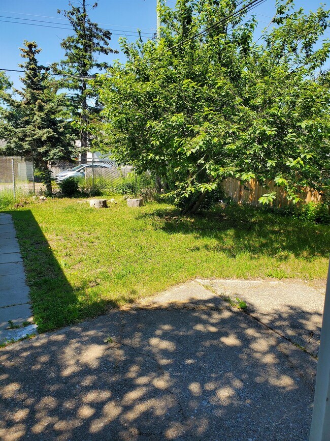 1255-1255 Douglas St in Prince George, BC - Building Photo - Building Photo