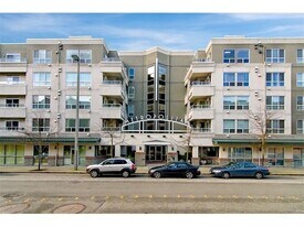 925 110th Ave NE in Bellevue, WA - Building Photo