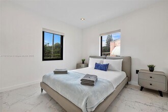 501 NW 46th St in Miami, FL - Building Photo - Building Photo