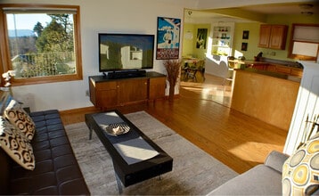 4109 NE 19th Ave, Unit B in Portland, OR - Building Photo - Building Photo