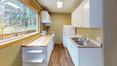 495 Sun Way in Fairbanks, AK - Building Photo - Building Photo