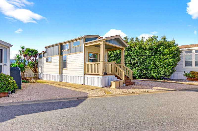 121 1st Ave in Pacifica, CA - Building Photo