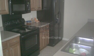 5616 Union Pointe Dr in Union City, GA - Building Photo - Building Photo