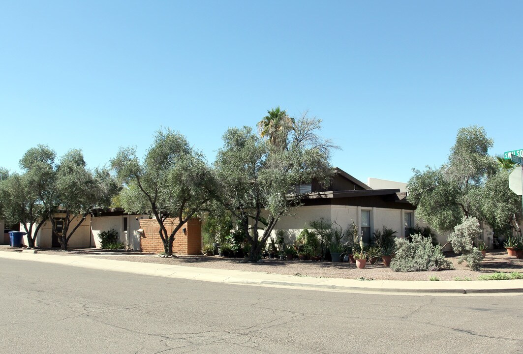 503-05 07 09 W Pebble Beach Dr in Tempe, AZ - Building Photo