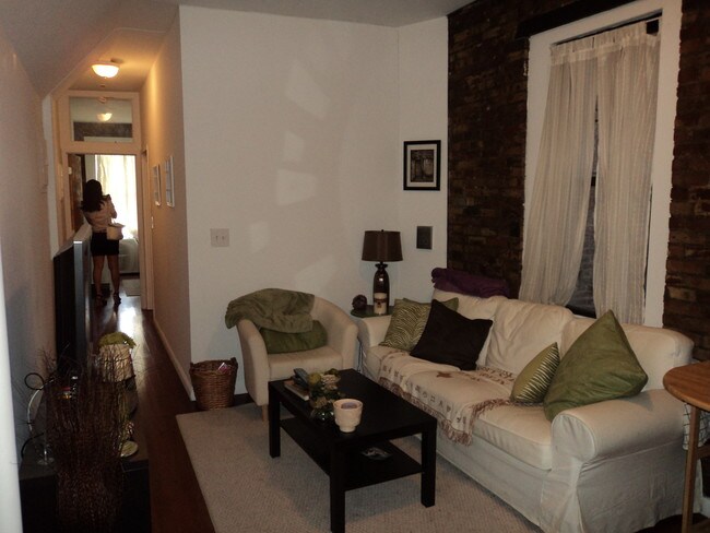 11 Carmine St-Unit -12 in New York, NY - Building Photo - Building Photo