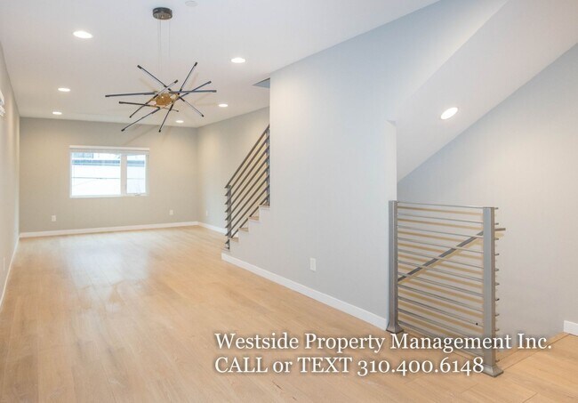 6548 La Mirada Ave in Los Angeles, CA - Building Photo - Building Photo
