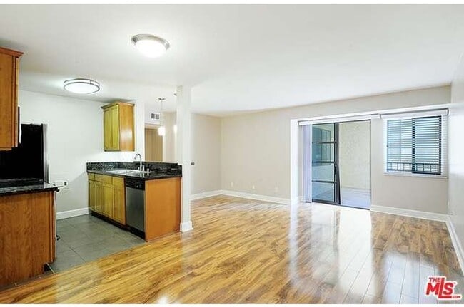 property at 10982 Roebling Ave