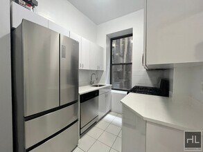 WEST 72 STREET in New York, NY - Building Photo - Building Photo