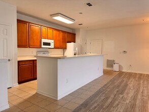 13364 Beach Blvd in Jacksonville, FL - Foto de edificio - Building Photo