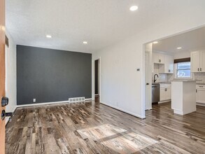 1800 S Zuni St in Denver, CO - Building Photo - Building Photo