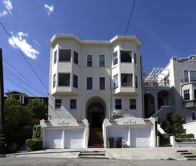 621 Valle Vista Ave in Oakland, CA - Foto de edificio - Building Photo