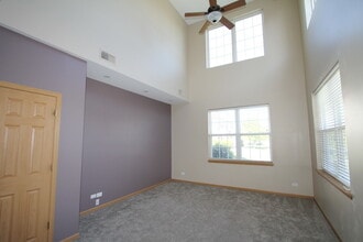2534 Hillsboro Blvd in Aurora, IL - Building Photo - Building Photo