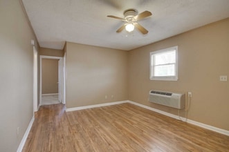 608 Jack Warner Pkwy in Tuscaloosa, AL - Building Photo - Building Photo
