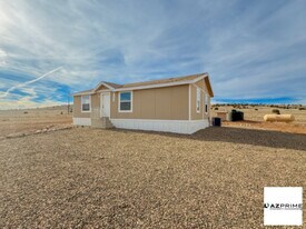 51880 Gold Plains Rd in Seligman, AZ - Building Photo