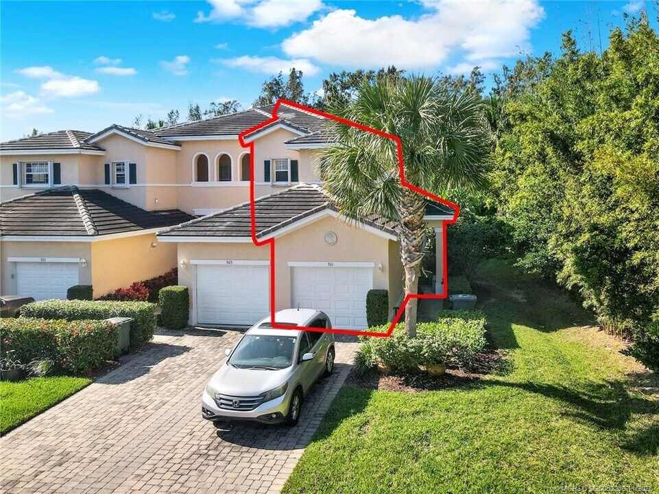 301 S Compass Dr in Fort Pierce, FL - Building Photo