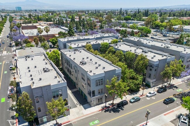 253 N Bush St in Santa Ana, CA - Building Photo - Building Photo