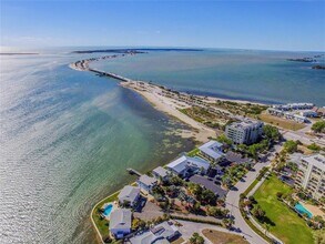 2570 Gary Cir in Dunedin, FL - Building Photo - Building Photo