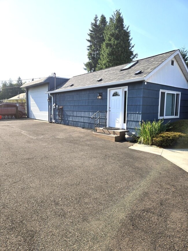 4935 SE Mintone Dr
