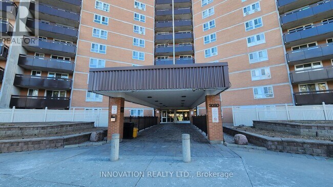 2020 Jasmine Crescent in Ottawa, ON - Building Photo - Building Photo