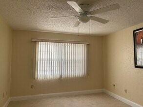 519 Albee Farm Rd, Unit 310 in Venice, FL - Foto de edificio - Building Photo