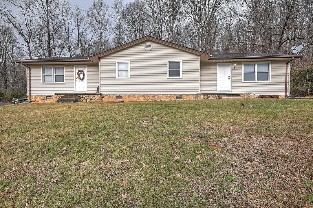 215 Haywood Dr in Kingsport, TN - Building Photo