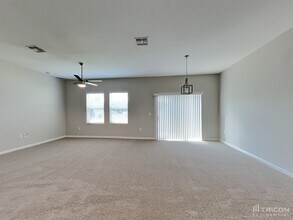 16423 Blooming Cherry Dr in Groveland, FL - Foto de edificio - Building Photo
