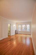 5720 S Blackstone Ave, Unit #1E in Chicago, IL - Building Photo - Building Photo