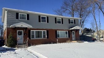 2142 Western Ave in Waukegan, IL - Building Photo