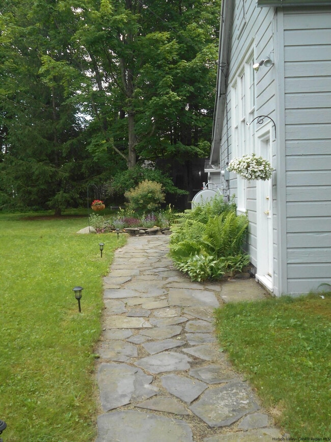 88 Rock City Rd in Woodstock, NY - Building Photo - Building Photo