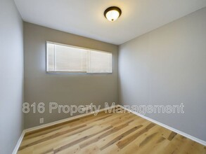 10719 Ewing Dr in Kansas City, MO - Foto de edificio - Building Photo