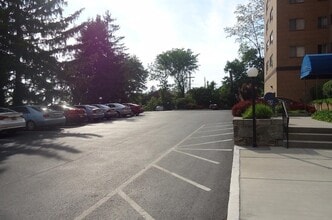 1517 Hill Rd, Unit 4h in Reading, PA - Foto de edificio - Building Photo