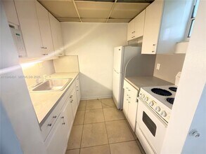 2000 Biarritz Dr in Miami Beach, FL - Building Photo - Building Photo