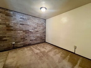 602 Kellywood Manor in New Kensington, PA - Building Photo - Building Photo