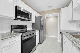 8409 Sands Point Dr in Houston, TX - Foto de edificio - Building Photo
