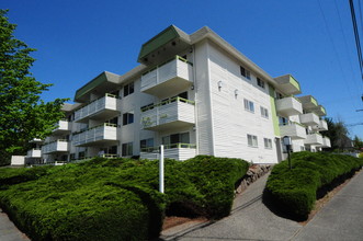 Mid-Century Modern West Seattle Apartment in Seattle, WA - Building Photo - Building Photo