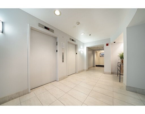 133 Commander Shea Blvd-Unit -505 in Quincy, MA - Foto de edificio
