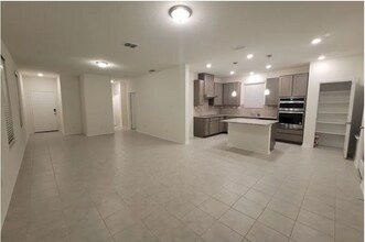 5911 Eckhert Rd in San Antonio, TX - Building Photo - Building Photo