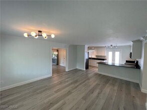 905 13th St N in Naples, FL - Building Photo - Building Photo