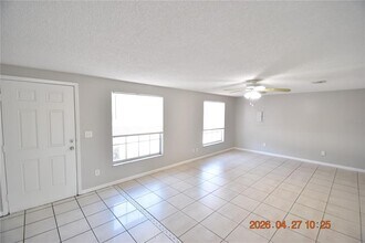 3667 Sugarcreek Dr in Tampa, FL - Building Photo - Building Photo