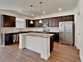 204 Glenwood Dr in Marvin, NC - Foto de edificio - Building Photo