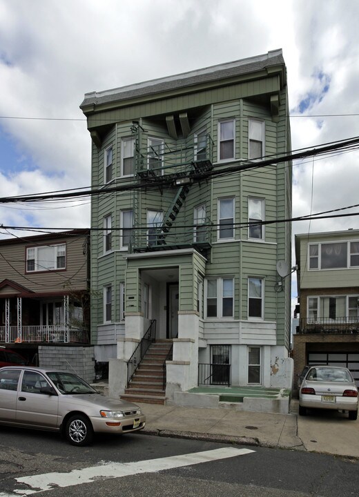 68 Bevan St in Jersey City, NJ - Building Photo