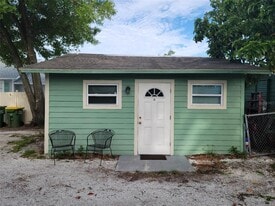 1751 Fruitville Rd in Sarasota, FL - Building Photo